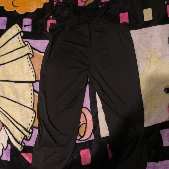 Two piece set - Picture 2 of 3